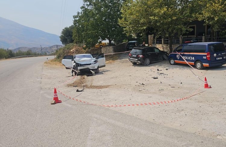 Pamje nga aksidenti tragjik në Memaliaj, humb jetën fëmija 7 vjeç, si ndodhi përplasja me makinën e ukrainasit (FOTO)