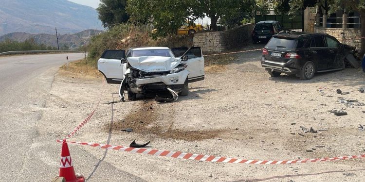 Pamje nga aksidenti tragjik në Memaliaj, humb jetën fëmija 7 vjeç, si ndodhi përplasja me makinën e ukrainasit (FOTO)