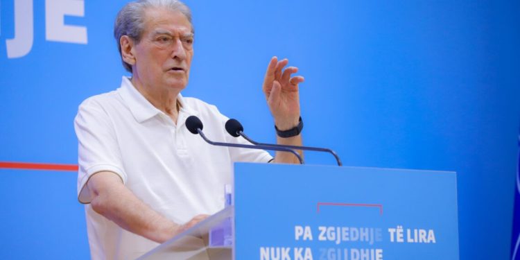 Këshilltarët e PD në Sarandë votuan për t’i dhënë 60 Ha tokë dy biznesmenëve, Berisha thotë se nuk ka dijeni: U informova nga mediat…