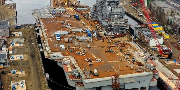 Dikur ishte krenaria e regjimit, aeroplanmbajtësja e vetme ruse do të shitet për skrap