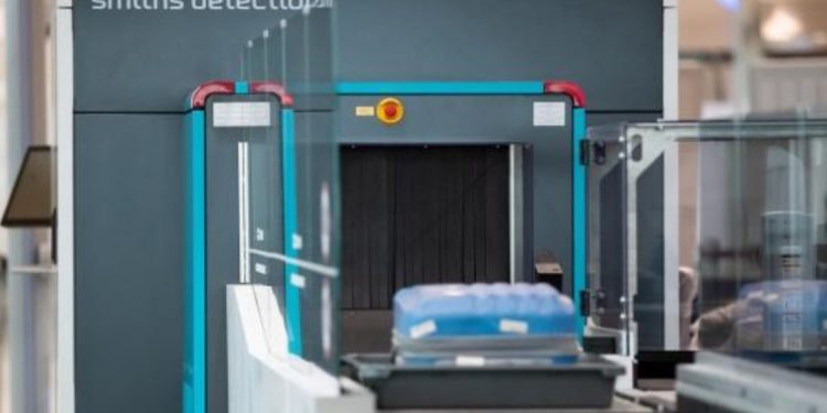 Lajm i mirë për udhëtarët në aeroportet italiane, rikthehet lejimi i lëngjeve pa kufizim në bagazhin e dorës