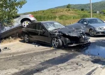 Përplasen dy makina në Thumanë, një i vdekur dhe 3 të plagosur në gjendje të rëndë