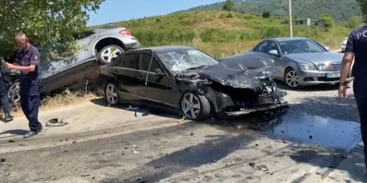 Përplasen dy makina në Thumanë, një i vdekur dhe 3 të plagosur në gjendje të rëndë