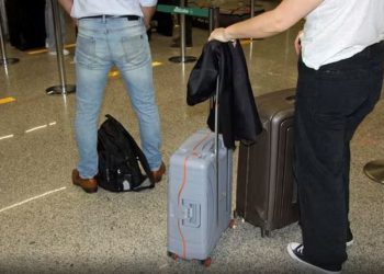 Parfumet, pijet alkoolike dhe lëngjet do të lejohen në bagazhin e dorës, Europa jep dritën jeshile