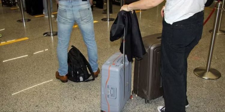 Parfumet, pijet alkoolike dhe lëngjet do të lejohen në bagazhin e dorës, Europa jep dritën jeshile