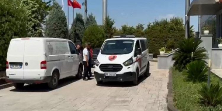 Detaje nga aksioni te zyrat e ‘Bankers’ në Fier/ Janë bllokuar serverat e kompanisë, hetimet nga 2023 në 2025! Kompania s’ka paguar prej 1 viti dhjetëra kontraktorë