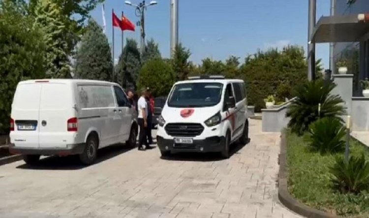 Detaje nga aksioni te zyrat e ‘Bankers’ në Fier/ Janë bllokuar serverat e kompanisë, hetimet nga 2023 në 2025! Kompania s’ka paguar prej 1 viti dhjetëra kontraktorë