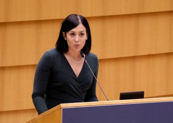 Hungarezët paralajmërojnë demokratët amerikanë: Mos prisni të bjerë furtuna, organizohuni tani kundër Trump