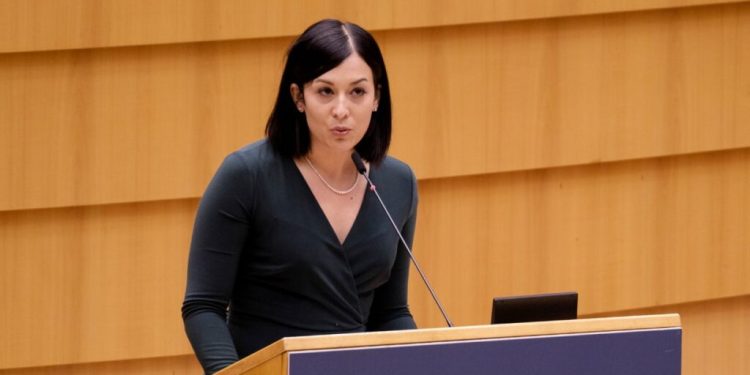 Hungarezët paralajmërojnë demokratët amerikanë: Mos prisni të bjerë furtuna, organizohuni tani kundër Trump