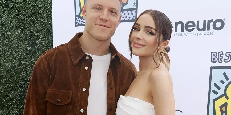 Modelja Olivia Culpo dhe ylli i NFL-së, Christian McCaffrey, mirëpresin fëmijën e tyre të parë