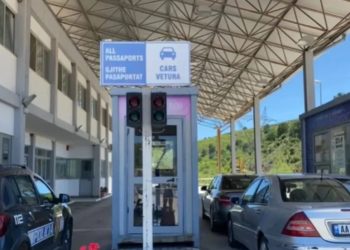Korrupsioni në kufirin shqiptaro-grek, zbardhen bisedat e doganierëve grekë: Nëse vaji peshon mbi 10 litra, duhet të lesh një kafe që…