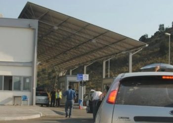 “Shko merr 150 euro, mos bërtit që të mos të them 200″/ Korrupsioni në Qafë-Botë, si doganieri i kërkoi para shqiptarit