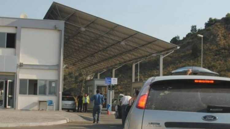 “Shko merr 150 euro, mos bërtit që të mos të them 200″/ Korrupsioni në Qafë-Botë, si doganieri i kërkoi para shqiptarit