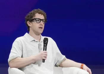 Zuckerberg në gjyq, investitorët kërkojnë 8 miliardë dollarë për shkelje të privatësisë në Facebook