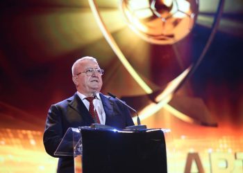 3 magjie shqiptare, spektakël kuqezi në Evropë, por Duka paralajmëron: Asgjë nuk ka mbaruar