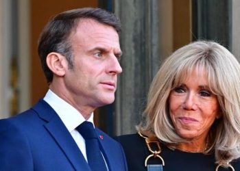 “Sulme për të rritur audiencën”, Macron dhe bashkëshortja e tij padisin për shpifje komentatoren amerikane Candace Owens