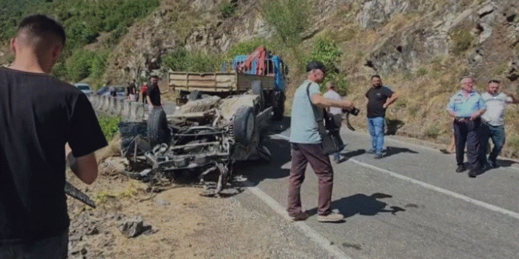 I riu në Mat u mbyt me litar, publikohen pamjet e nxjerrjes së makinës nga Liqeni i Shkopetit