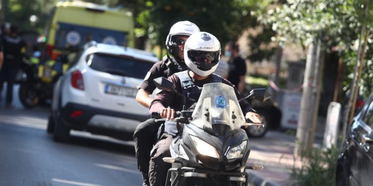 U ekzekutua me tre plumba, identifikohet profesori në Greqi, dyshohet se u qëllua nga ish i dashuri i partneres