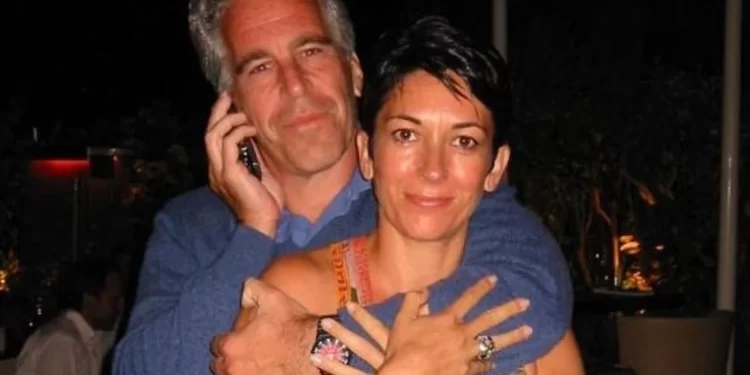 Çështja Epstein: Sekretet e Maxwell (e cila tani dëshiron të dëshmojë) dhe lista e klientëve: Trump…