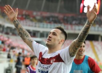 “Askush nuk mund të njollosë atë që kemi arritur”, Manaj mesazh zemre tifozëve të Sivasspor: Keni vend të veçantë te unë