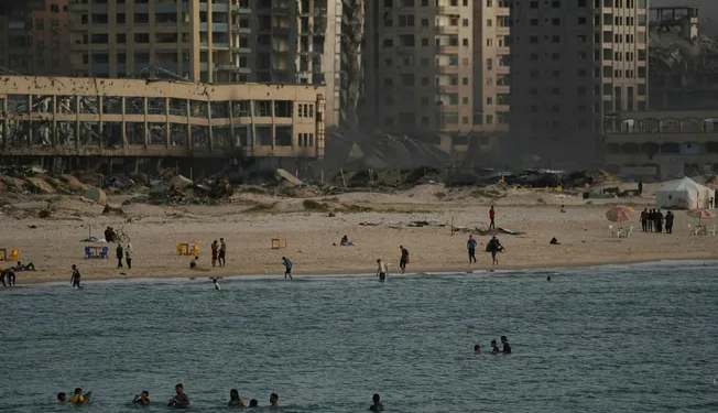 Analizë: Gaza nën flakët e diellit dhe urisë. Atje…ku edhe deti të “vret”