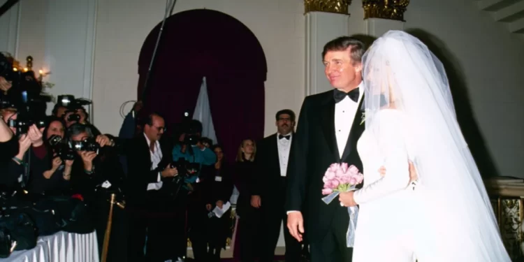 Epstein, edhe në dasmën e Trump/ CNN nxjerr pamjet, acarohet Presidenti: Po bëni shaka?!