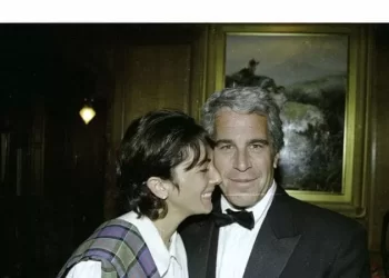 Bashkëpunëtorja e Jeffrey Epstein takohet me Departamentin e Drejtësisë. Roli i saj në dosjen “famëkeqe”?!