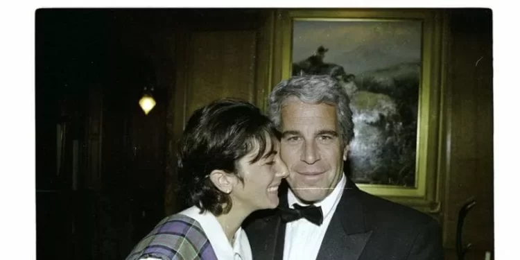 Bashkëpunëtorja e Jeffrey Epstein takohet me Departamentin e Drejtësisë. Roli i saj në dosjen “famëkeqe”?!