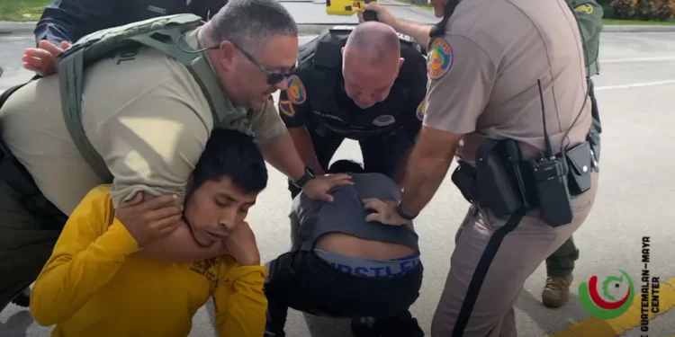 “Ti nuk ke të drejta këtu”, adoleshenti filmoi fshehurazi arrestimin brutal të tij nga policia amerikane