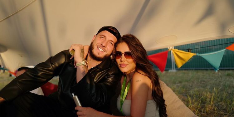 Lotina dhe Mozzik ndajnë momente të ëmbla me “foshnjën” e tyre