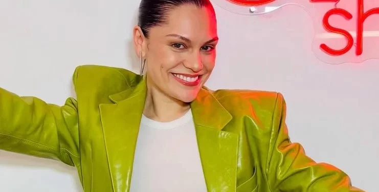 “Lot gëzimi”/ Postimi emocional i Jessie J gjatë trajtimit të kancerit