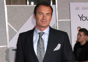 Familja e Julian McMahon thyen heshtjen në lidhje me vdekjen e tij