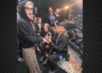 Sid Wilson i propozon martesë Kelly Osbourne në koncertin e fundit të babait të saj