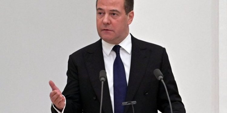 Sanksionet e BE ndaj Rusisë, Medvedev: Ekonomia jonë do rezistojë, do intensifikojmë sulmet ndaj Ukrainës
