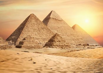 Flluska misterioze plazme zbulohen mbi piramidat e Egjiptit nga 8,000 kilometra larg