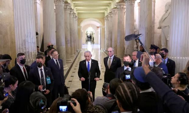 Netanyahu dhe strategjia e zvarritjes: Si e përdor krizën për të qëndruar në pushtet