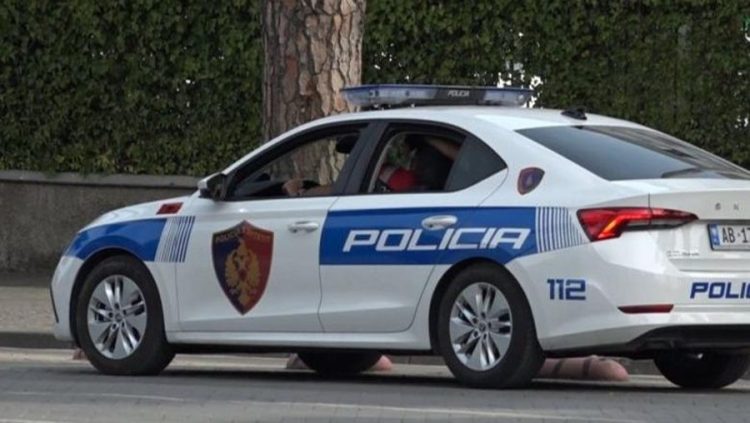 Dyshime se kishte armë zjarri, policia vihet në ndjekje të një automjeti në rrugën “Myslym Shyri”