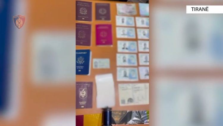 Falsifikonin dokumente për kalim të paligjshëm të kufirit, në pranga Ylli Brahimaj dhe i biri, 65-vjeçari pjesë e një grupi kriminal