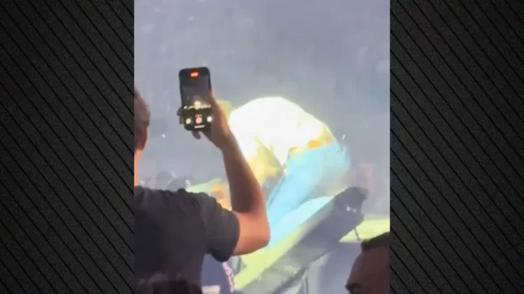 Video/ Post Malone bie nga skena gjatë koncertit