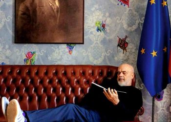 Edi Rama rrëfen ditën kur e goditën me levë