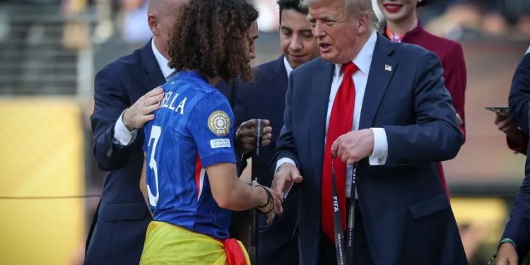 Trump nuk u largua nga podiumi, Cucurella për festën: Askush nuk kishte guxim t’i fliste atij!
