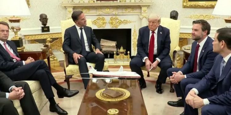 Takimi Rutte-Trump në Shtëpinë e Bardhë, Presidenti paralajmëron tarifa 100% ndaj Rusisë nëse nuk arrihet marrëveshje për Ukrainën