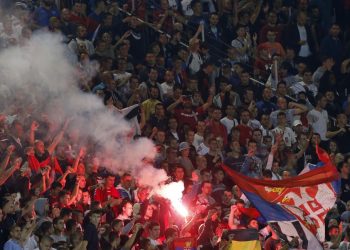 FIFA “masakron” Serbinë, gjobë dhe mbyllje stadiumi, rrezikon edhe ndaj Shqipërisë