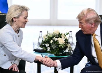 Analizë/ Tarifat trefishohen (pa arsye): Pse Europa vendosi të pajtohet me Amerikën e Trump-it?