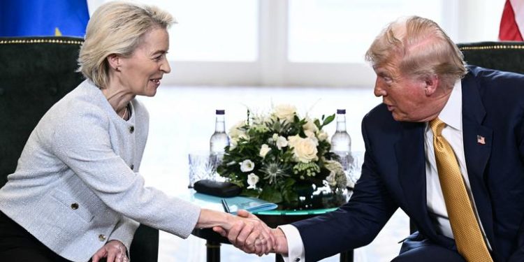 Analizë/ Tarifat trefishohen (pa arsye): Pse Europa vendosi të pajtohet me Amerikën e Trump-it?