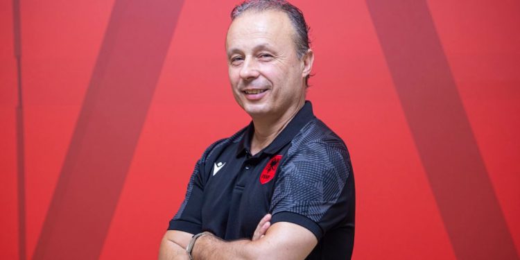 Genti Mahmuti flet si trajner i ekipit kombëtar U-15: Synimi ynë është të rrisim cilësinë e futbollistëve të vegjël