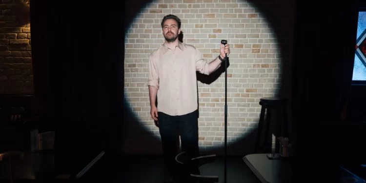 “Është për të qeshur dy vitet e para”, si e transformoi lufta komedinë në Ukrainë