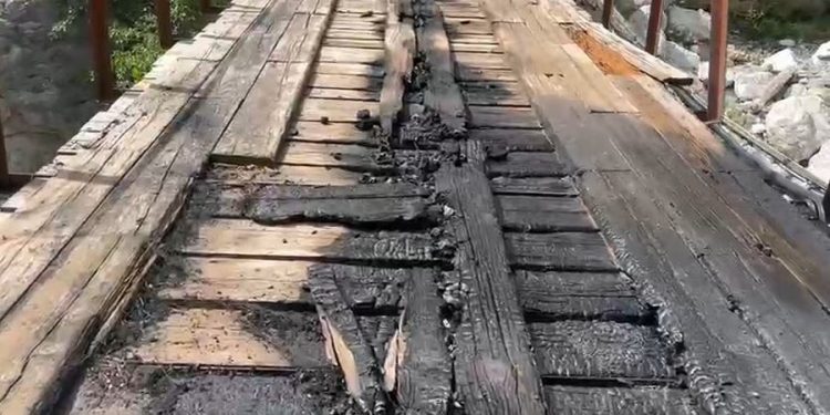 Policia sqaron ngjarjen në Theth: Asnjë mjet fadromë nuk është sulmuar me molotov, përveç urës së drurit