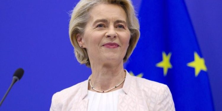 Hera e parë që nga viti 2014, Von der Leyen përballet me votë mosbesimi në Parlamentin Europian