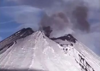Aktivizohet vullkani më i madh në Rusi pas lëkundjeve të tërmetit 8.8 ballësh në Kamchatka (VIDEO)